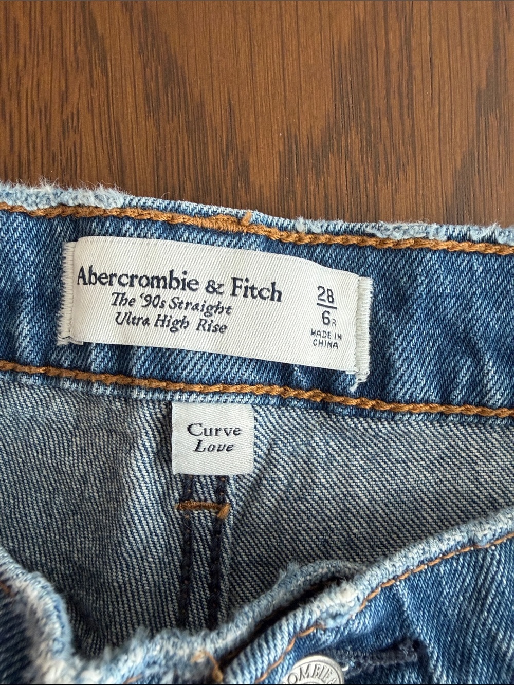 Abercrombie Curve Love The 90’s Straight Ultra High Rise - Dark Wash - Picture 5 of 5
